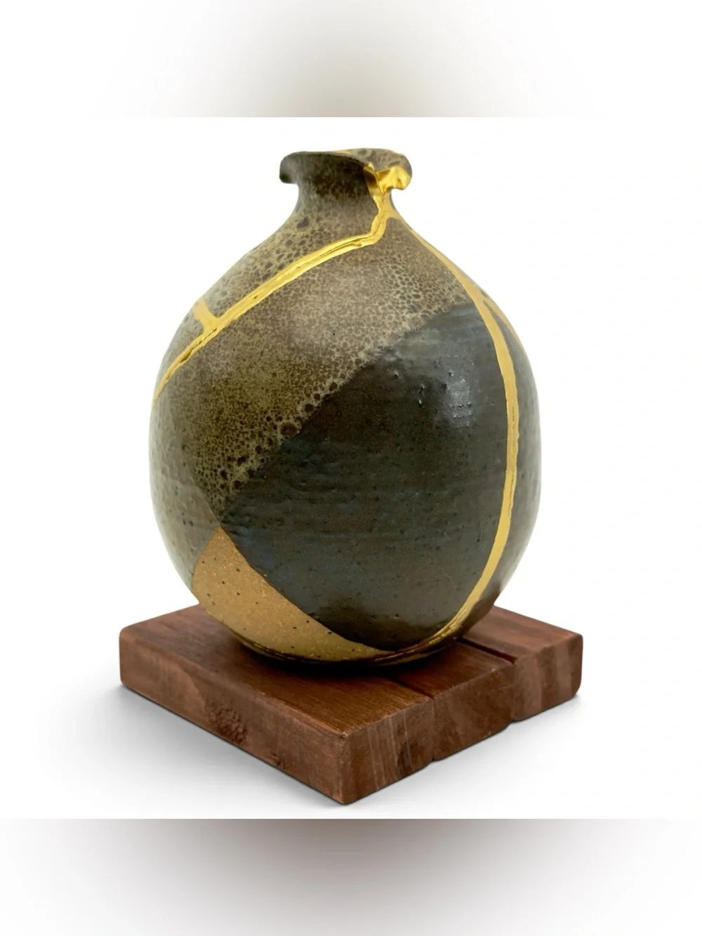 Kintsugi Vase Handmade Pottery Gold Crack Art Personal Growth Anniversary Gift